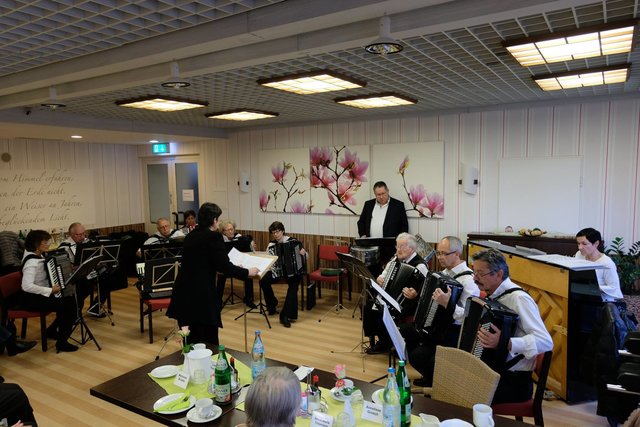 Wunderschönes Nachmittagskonzert mit dem Akkordeon-Orchester Wesseling im CBT Wohnhaus St. Lucia.
