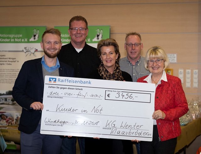 Foto zeigt von l.n.r. Alexander Rüddel, Christoph Vorbringer, Sabine Dittrich, Stefan Meyer, Gisela Wirtgen
bei der Scheckübergabe