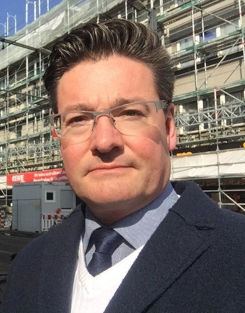 Torsten Ilg (Freie Wähler) sorgt sich um den drohenden Leerstand von Geschäftshäusern in Zollstock. Seit Silvester hat auch die Traditionsmetzgerei Reiermann für immer geschlossen.