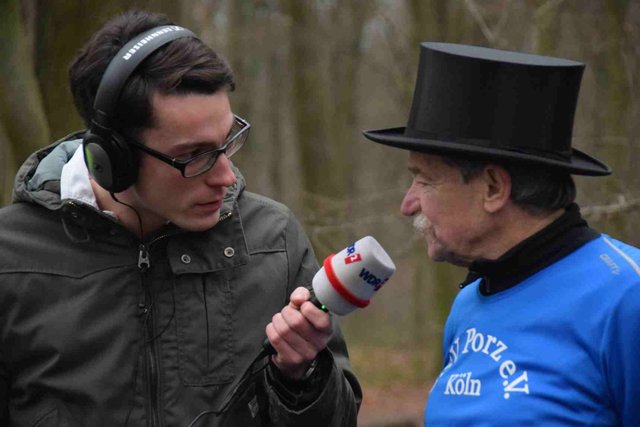 Vor dem Start des Neujahrslaufes: 100 km-Legende und Veranstalter Helmut Urbach im Live-Gespräch mit WDR II