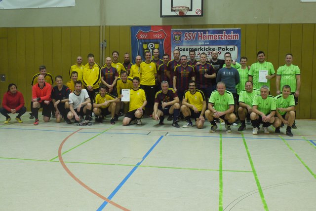 Die vier Mannschaften des Turniers der Alten Herren beim Lossmerkicke-Pokal des SSV Heimerzheim