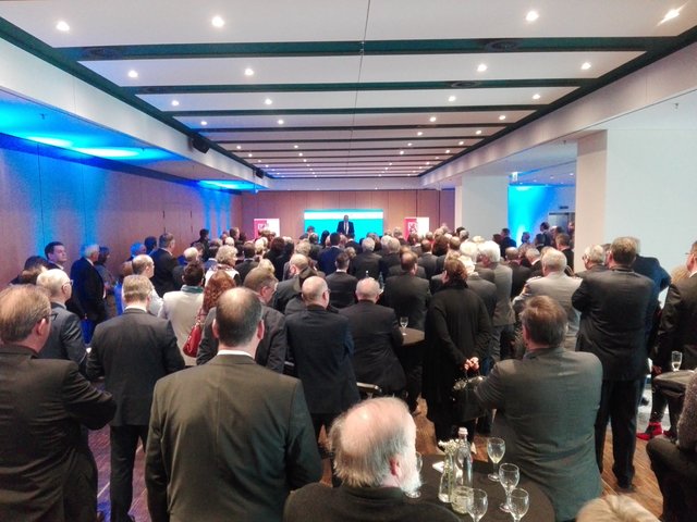Gut gefüllt war das Foyer der Rhein-Sieg-Halle beim Neujahrsempfang.