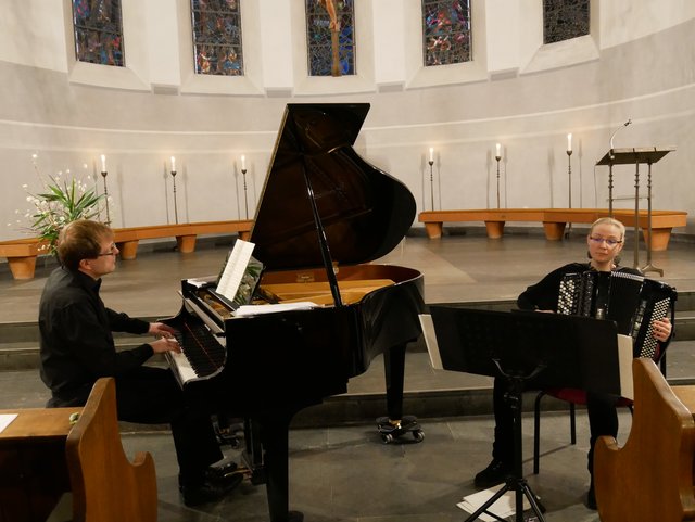 Simone Droick, Akkordeon, und Oliver Drechsel, Klavier, spielten ein Kirchenkonzert mit Werken von Astor Piazzolla in Remscheid-Lüttringhausen.