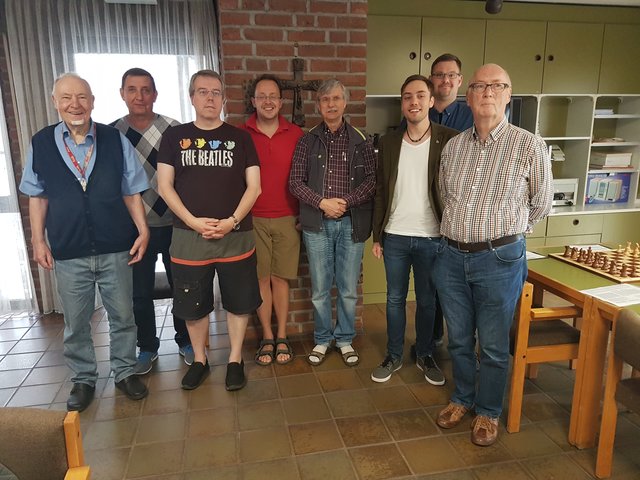 von links: Peter Kirst, Valeri Hartmann, Hans-Bert Steinberger, Daniel Effer-Uhe, Werner Rost,
Pascal Berkle, Joachim Vaerst, Klaus Jödden (MF)
es fehlen: Andreas Harcke, Frank Silbermann, Matthias Wagner, Gottfried Jung, Christian Volk
Fotograf: Hermann Büdenbender (Brühl)
