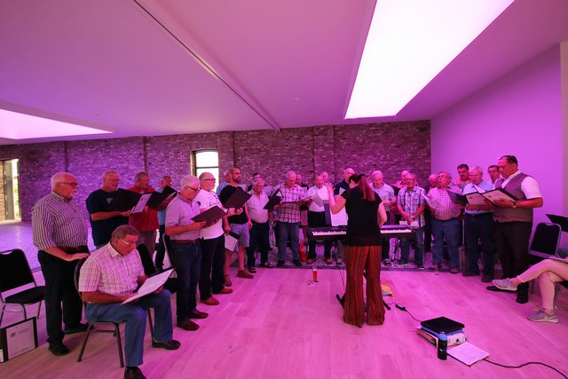 Bei den öffentlichen Chorproben lädt der Königshovener Quartettverein ein, hinter die Kulissen zu blicken oder völlig unverbindlich direkt mitzusingen.