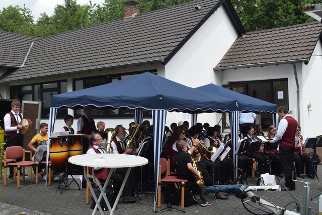Der Musikverein Harmonie Windhagen sorgte für die musikalische Unterhaltung beim Pfarrfest
