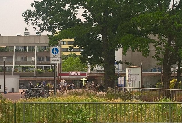Der Balthasar Neumann Platz verwandelt sich in einen Trödelmarkt. Foto:Heike Löhrer