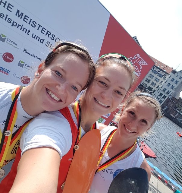 Sieger-Selfie direkt nach der Medaillen-Vergabe. V.l.n.r.: Caroline Arft, Steffi Kriegerstein, Sabine Hering Pradler