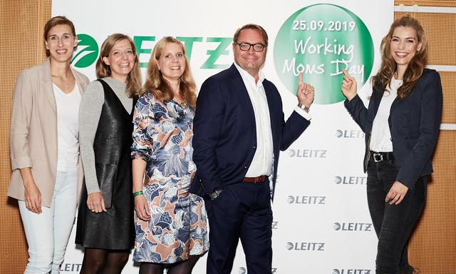 Working Moms Day Team: (v.l.n.r.) Anett Szigeti (Diplom-Psychologin), Annette Rompel (Chefredakteurin Working at Office), Wendela Freiesleben (Marketing Director Central Europe), Ard-Jen Spijkveret (Vice President Central Europe), Annett Möller (TV-Moderatorin und Schirmherrin).