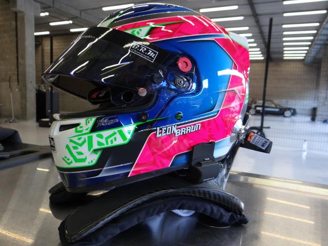 Saftey first! FIA genormter Helm und HANS System