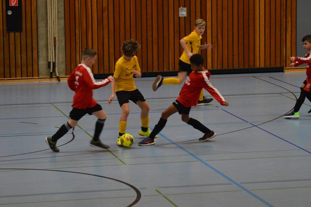 Spannende Spielszenen gab es am Samstag bei der Hallenkreismeisterschaft der E-Jugend in Brühl zu sehen.