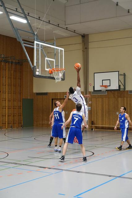 Meckenheims Brandon Jamar (Nr. 3) dominierte unter dem Korb