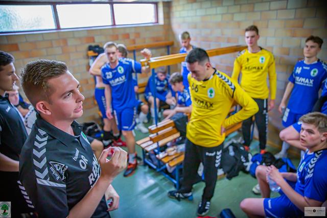Musste am Sonntag seine Spieler wieder aufrichten: Ole Romberg (links, Archivbild)