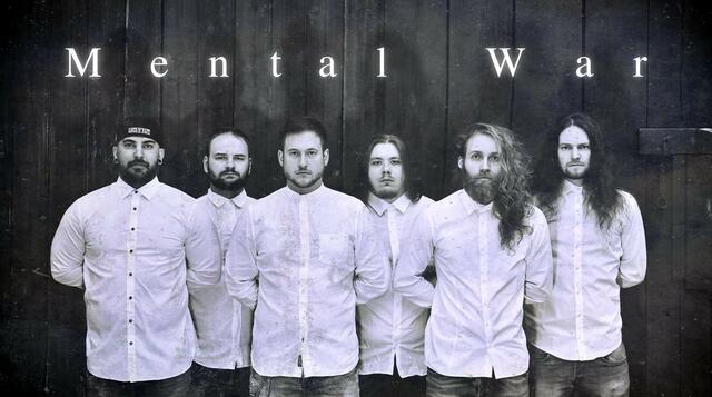Mit „Mental War“ veröffentlichen die Jungs der Rockband „MIRRORPLAIN“ mit Bandleader und Sänger Christian Döring (Dritter v. r.) ihren neuen Song, um für das Thema Depression insbesondere in den dunklen Wintermonaten zu sensibilisieren und einen festen Anteil ihres Merchandising Erlös an die „Stiftung Deutsche Depressionshilfe“ unter Schirmherrschaft von Harald Schmidt zu spenden.