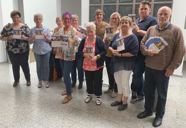 Beratung und Hilfe vor Ort: Die Lokale Allianz für Menschen mit Demenz in der Kreisstadt Bergheim präsentiert den neuen Info-Flyer, erschienen 2019.