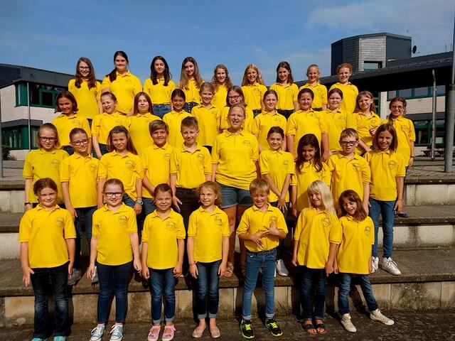 Der Kinderchor 2019 gemeinsam mit Chorleiterin Barbara Wingenfeld