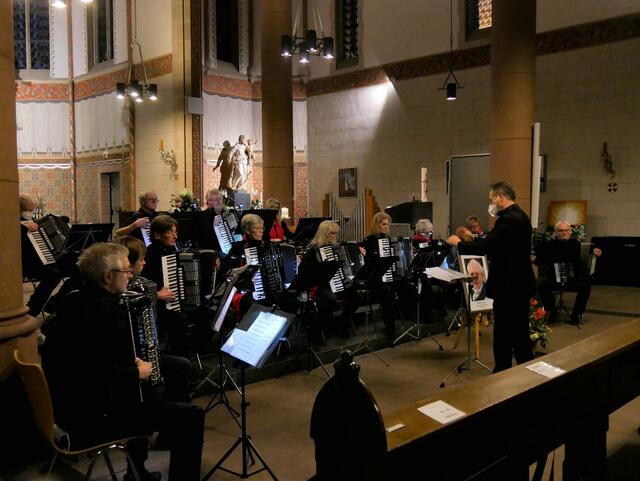 Ein buntes Programm präsentierte das Akkordeon-Orchester Hürth-Gleuel in St. Dionysius für ihren ehemaligen Vorsitzenden und Dirigenten Matthias Sturm.